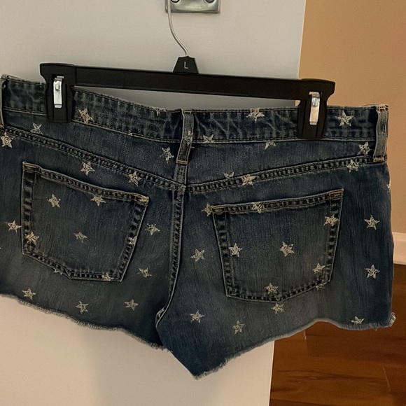 Gap shorts stars size 6/28 - Picture 4 of 4